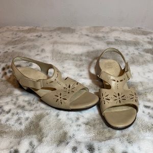 SAS tripad sandals size 11